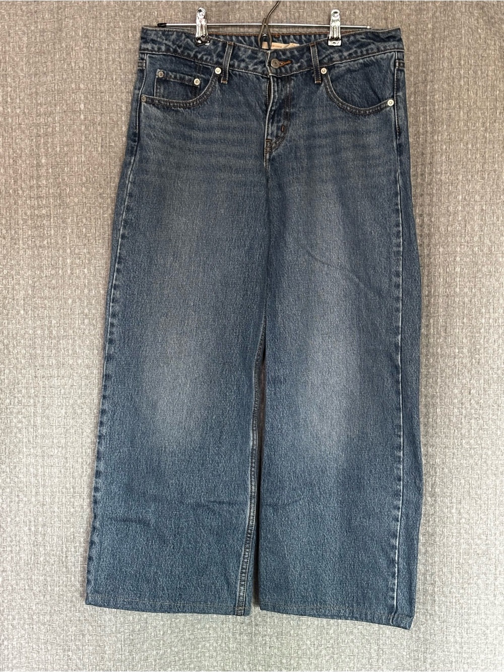 Levi’s Low Loose Jeans Women’s Size 28 Wide Leg Medium Wash